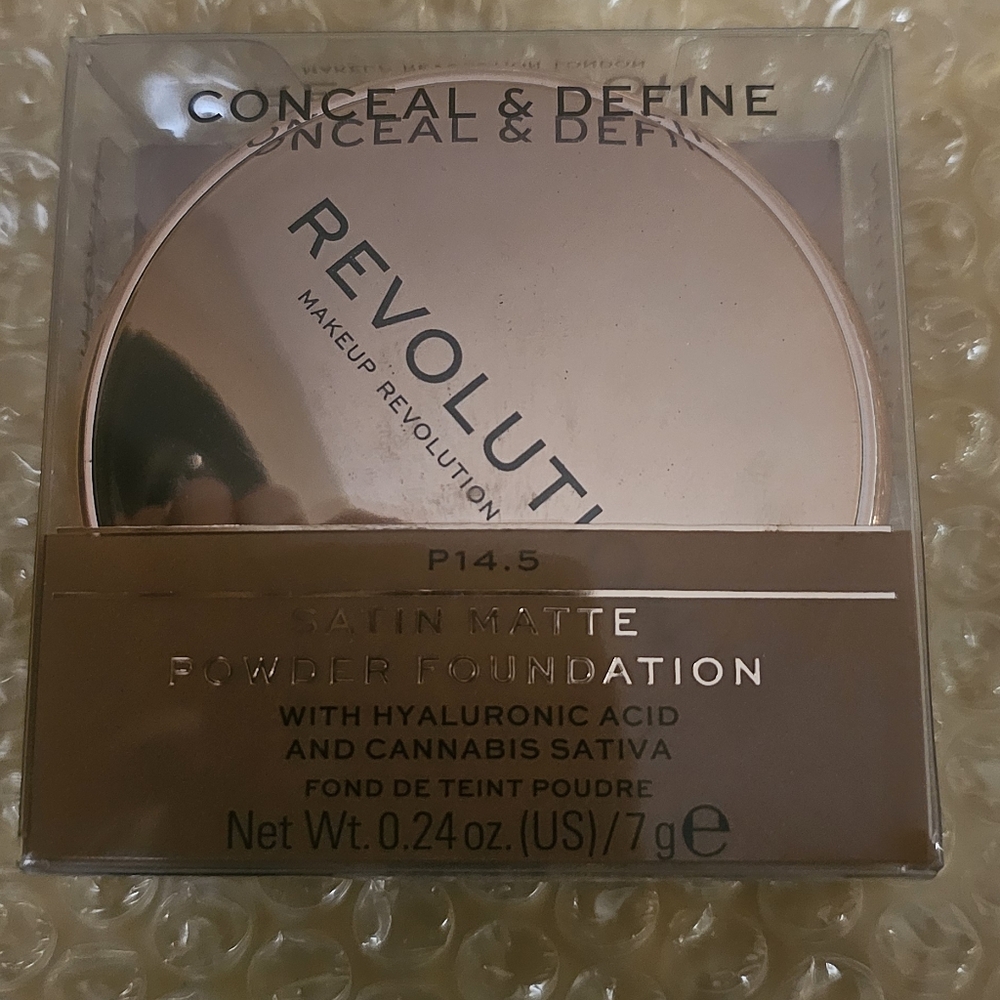 NWT MAKEUP REVOLUTION SHADE P14.5  CONCEALER N FOUNDATION